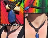 collier macramé lapis lazuli et perles dorées