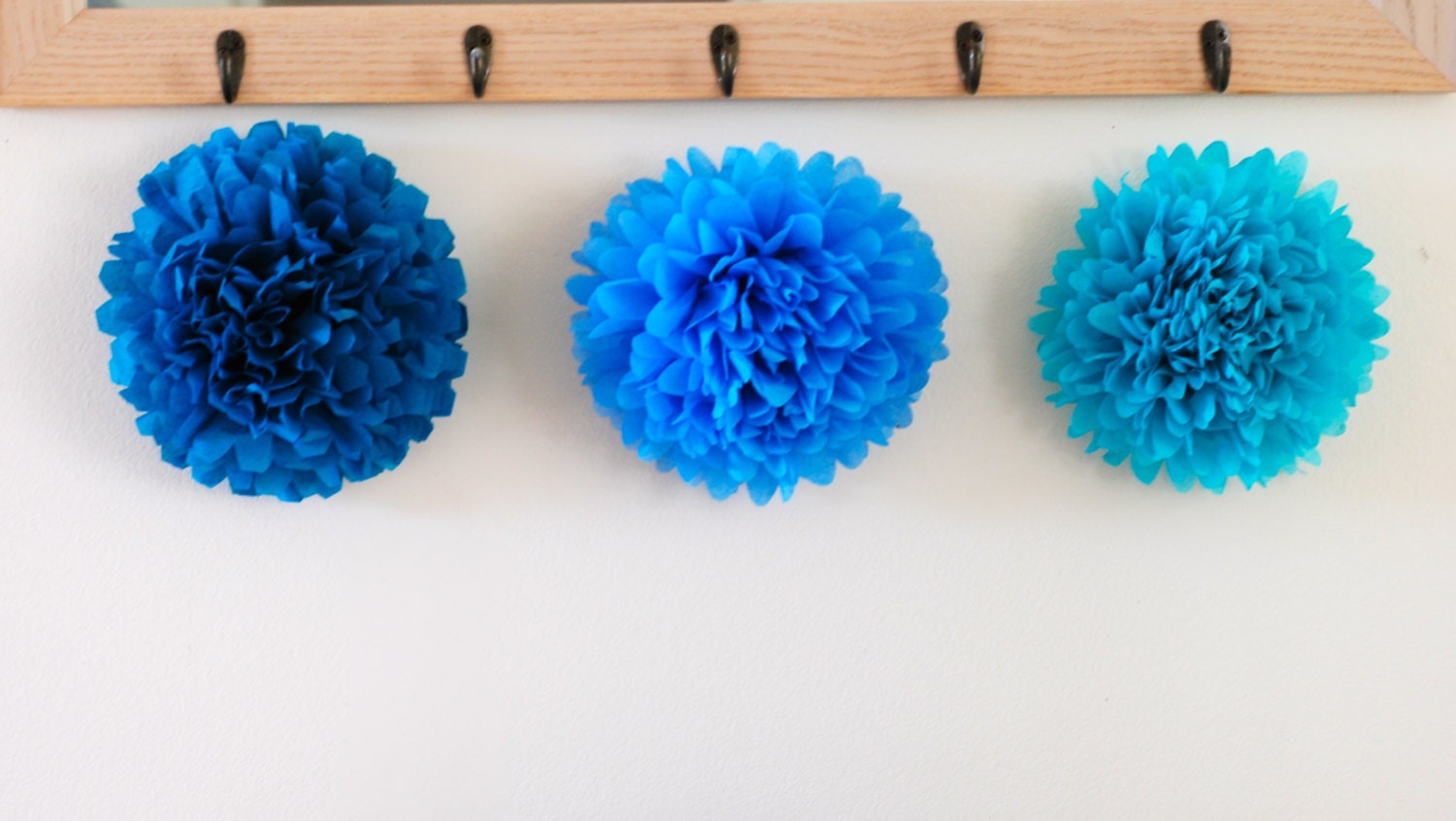 10 Mini Tissue Paper Pom Poms / Wall Decoration / Nursery