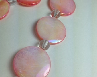 Pink mother-of-pearl and quartz necklace & earring set