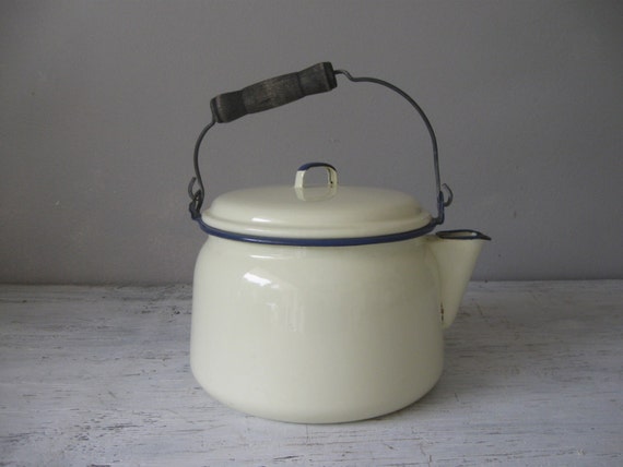 Enamel Kettle Vintage 7