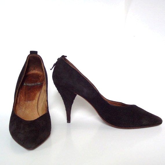 Vintage 80s Kenneth Cole Black Suede Court Shoes by savoybetty