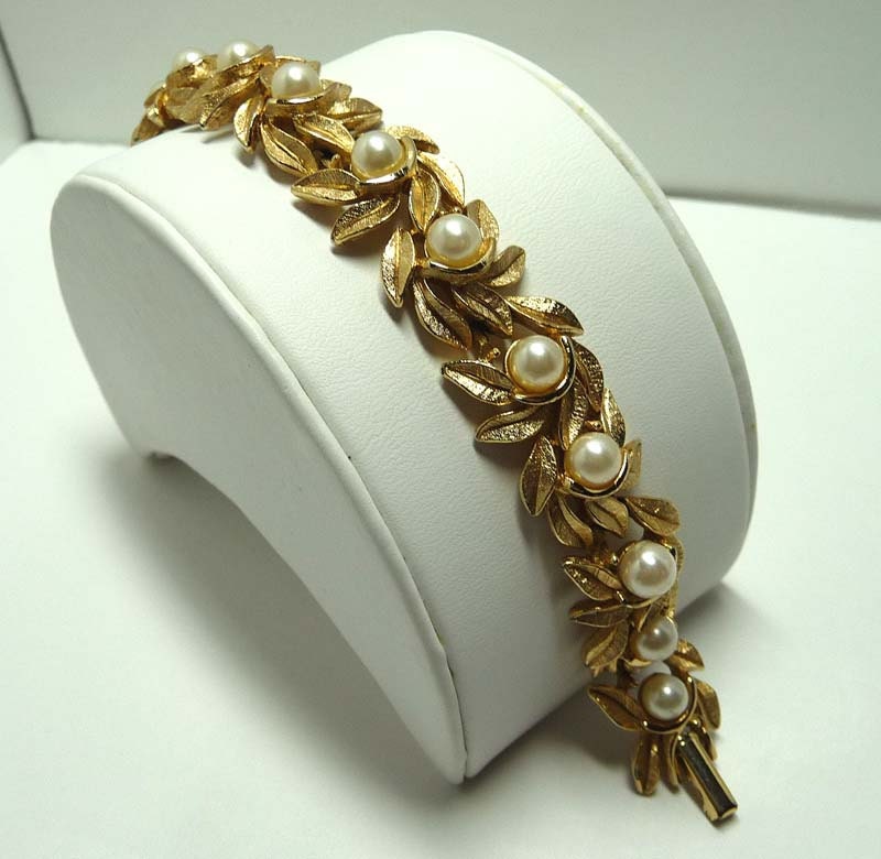 Designer Signed Avon Bracelet White Pearls & Gold Leaves