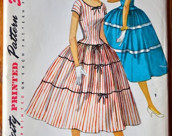 DISCOUNTED** 1950's Simplicity Dress with full skirt pattern - Bust 34 - UNCUT - no. 1083