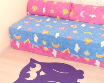 Nursery owl rug. Playroom owl rug for kids. Custom rug for children bedroom.