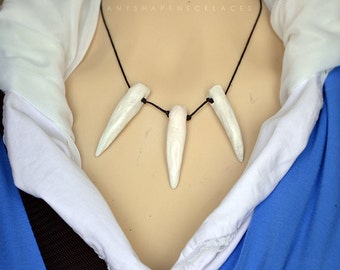 Nepal Tibet Ciondolo Fudo Myoo in osso di yak intagliato a mano, grande talismano di protezione Nepal Tibet Ciondolo Fudo Myoo in osso di yak intagliato a mano, grande talismano di protezione