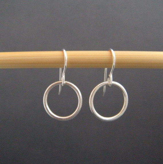 silver circle earrings. sterling silver. small circle dangles.