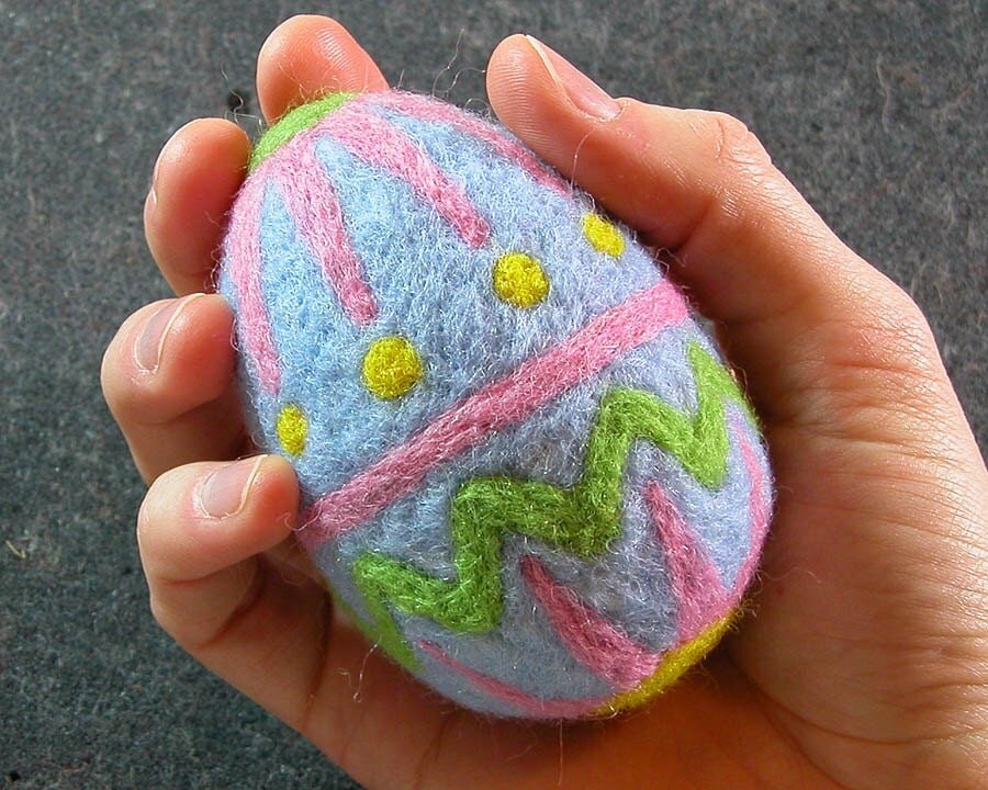 PDF Tutorial How To Make Needle Felted Easter Eggs pdf-tutorial-how-to-make-needle-felted-easter-eggs
