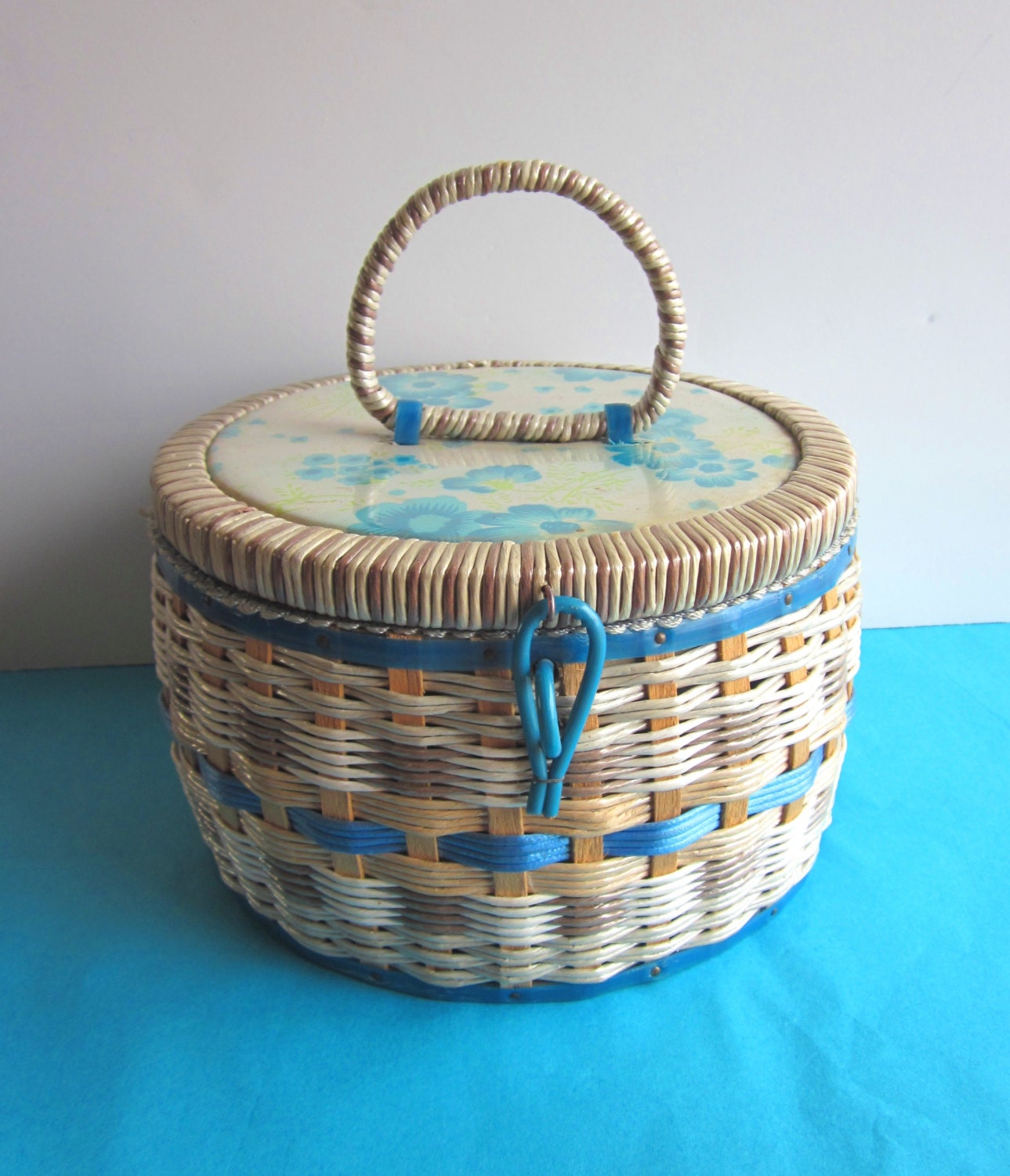 round wicker basket bag