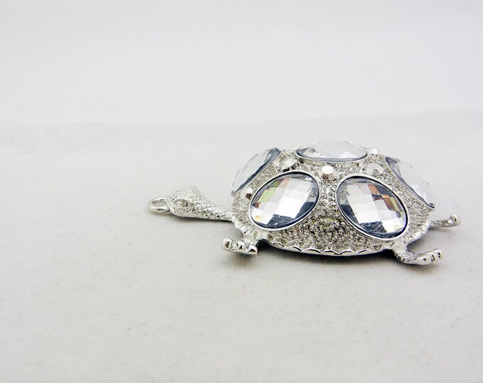 Textured Silver-tone Turtle Pendant Clear Acrylic Cabochons