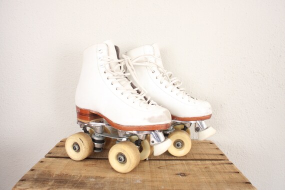 Vintage Roller Skates // White Retro Skates // Vintage Roller Derby Skates // Sure Grip Ridell Skates