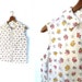 Vintage 50s Blouse / Novelty Print / 1950s Blouse / Small S / Barnyard Bantam