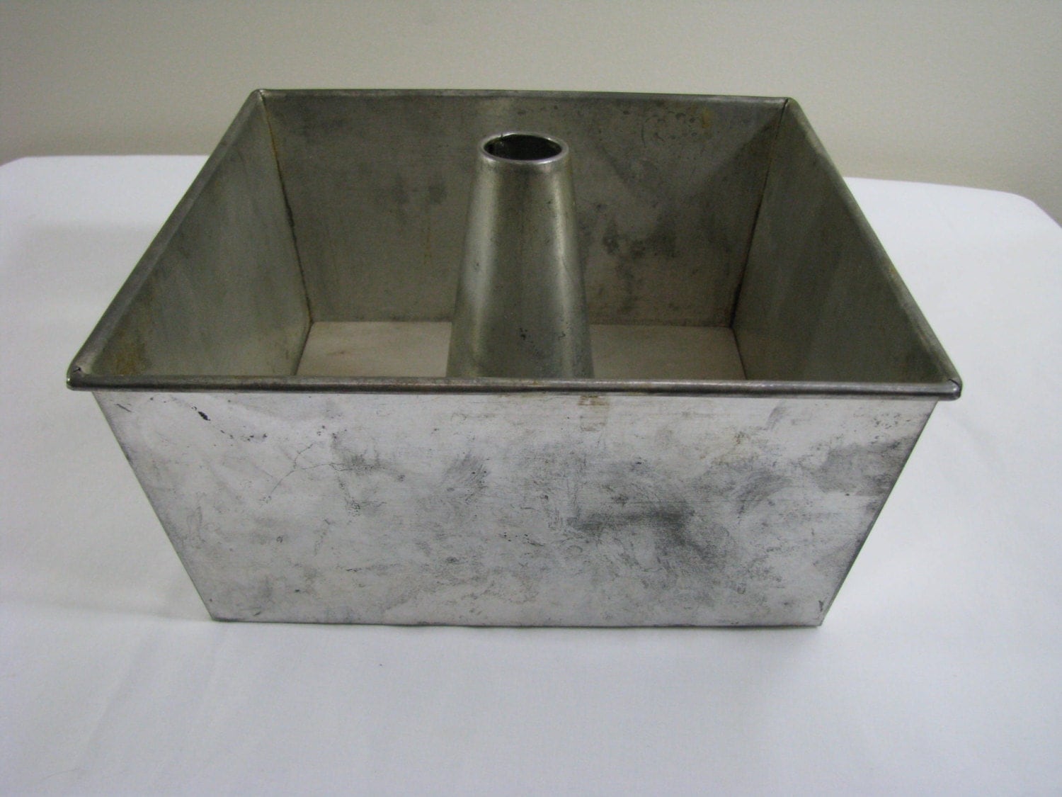 Vintage Square Metal Bundt Cake Pan by heckamom on Etsy
