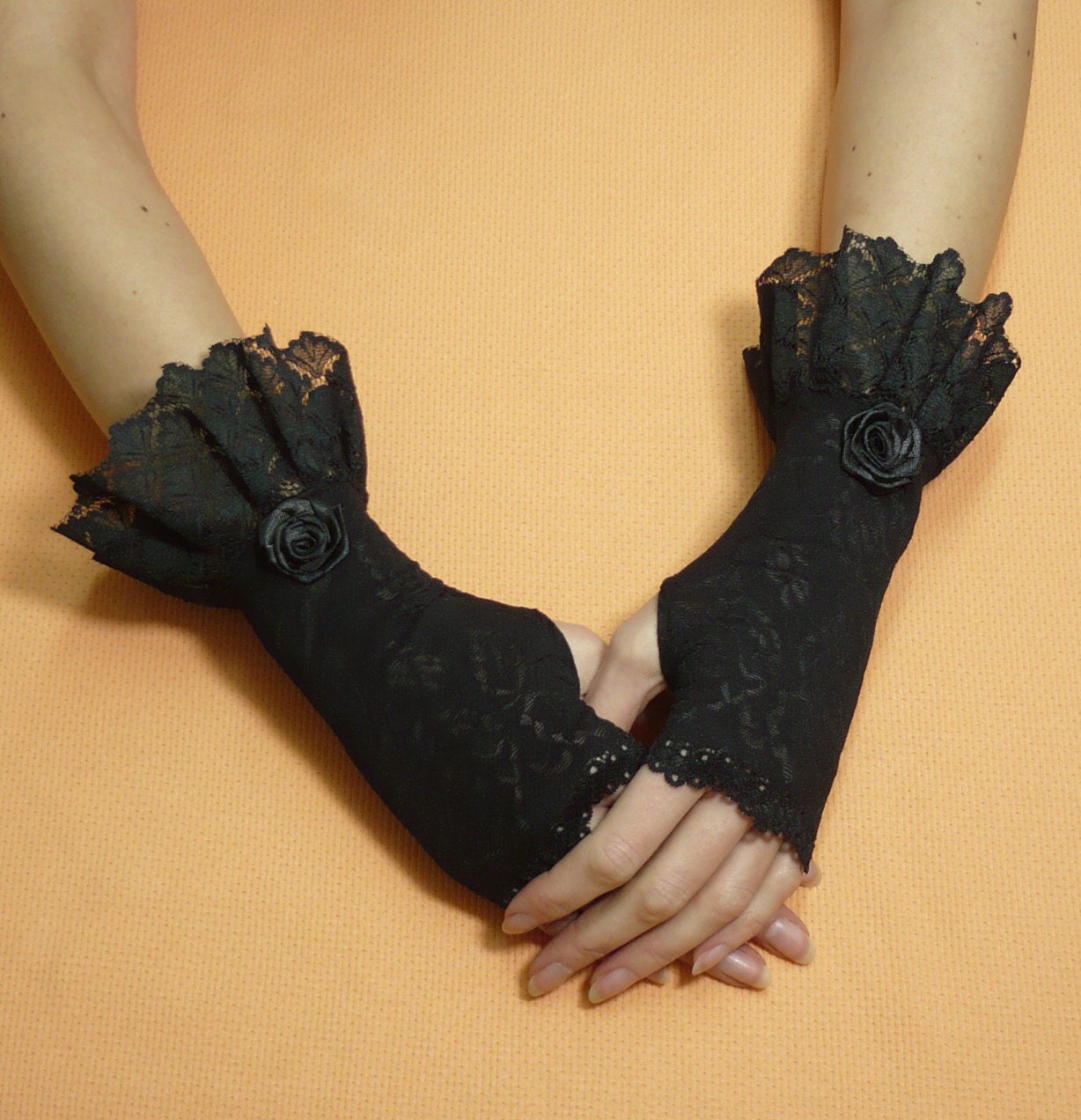 Gothic Costume Lace Gloves with Ruffle Black by estylissimo