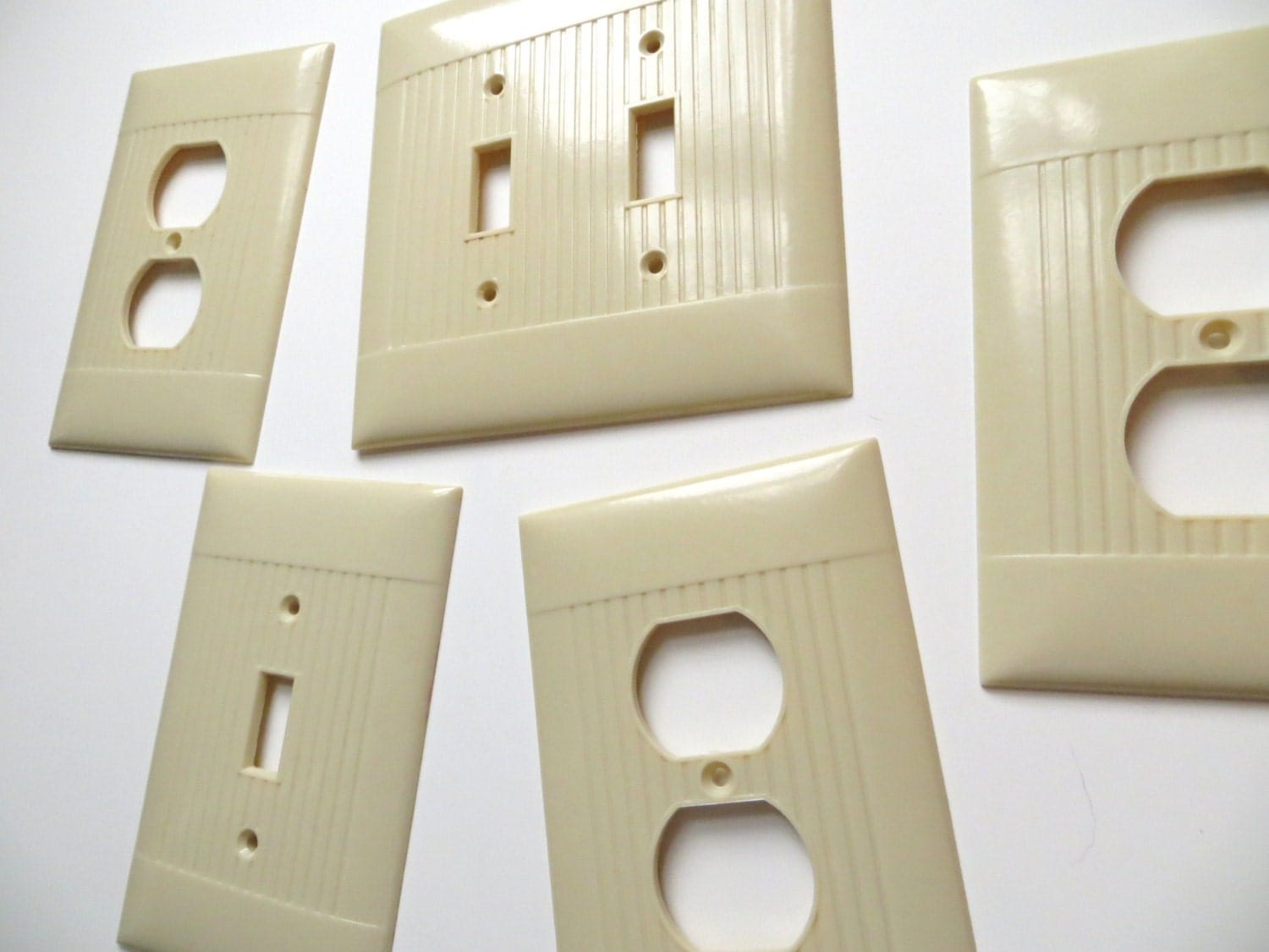 Vintage Plastic Switch Plate / Outlet Cover Lot Ribbed Ivory