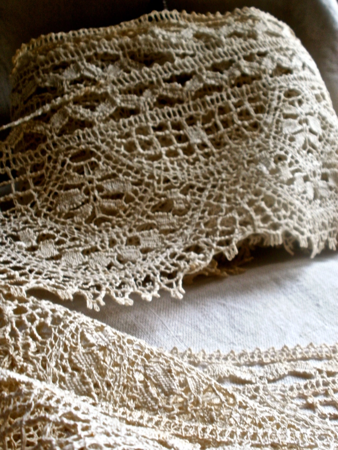 Antique lace huge length Cluny Bedfordshire ecru handwork Last