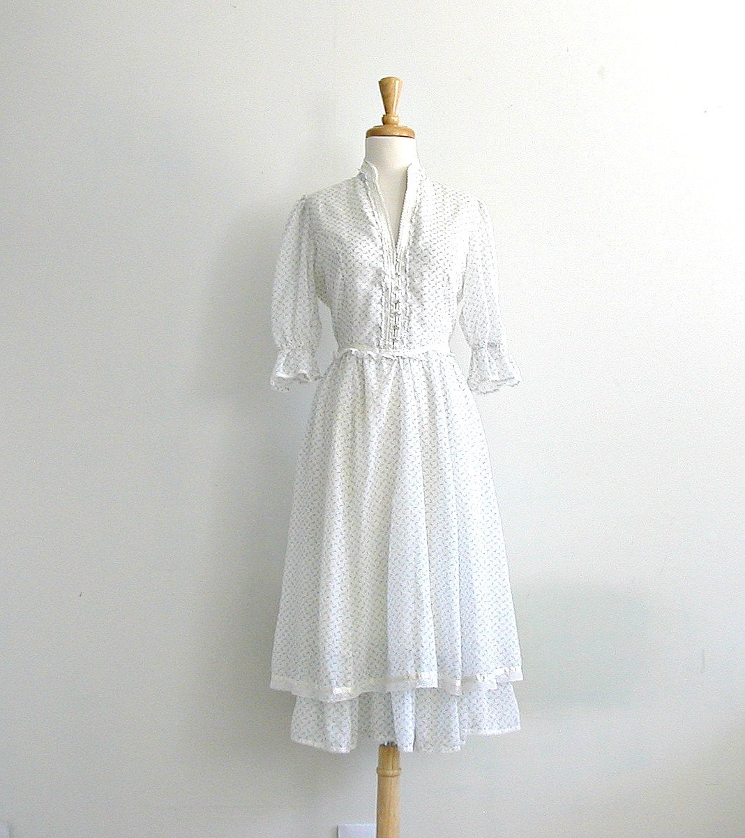 1970s Gunne Sax Dress / white summer dress / by roguegirlvintage