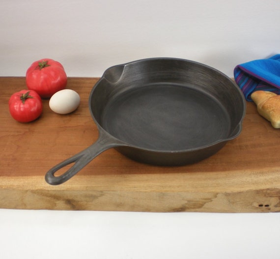 Griswold No. 8 Cast Iron Skillet 704 Small Block Logo