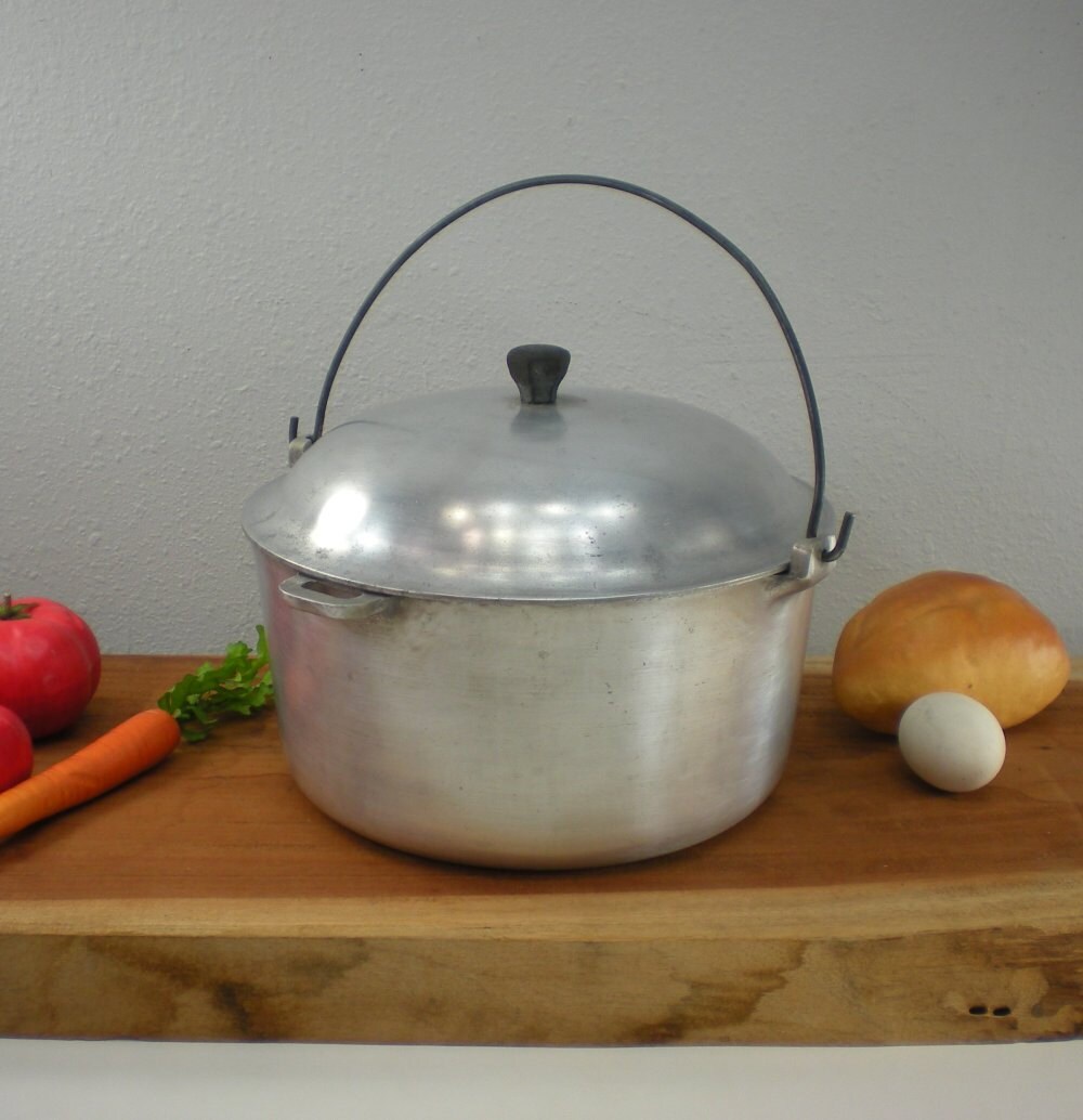 1930s Majestic Cookware Cast Aluminum Dutch Oven 5 Quart
