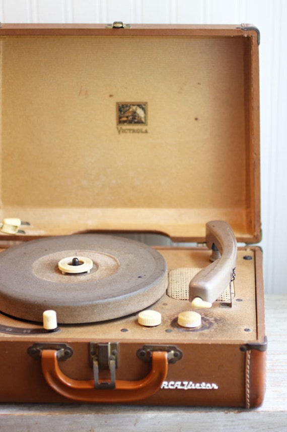 how to change needle on old record player