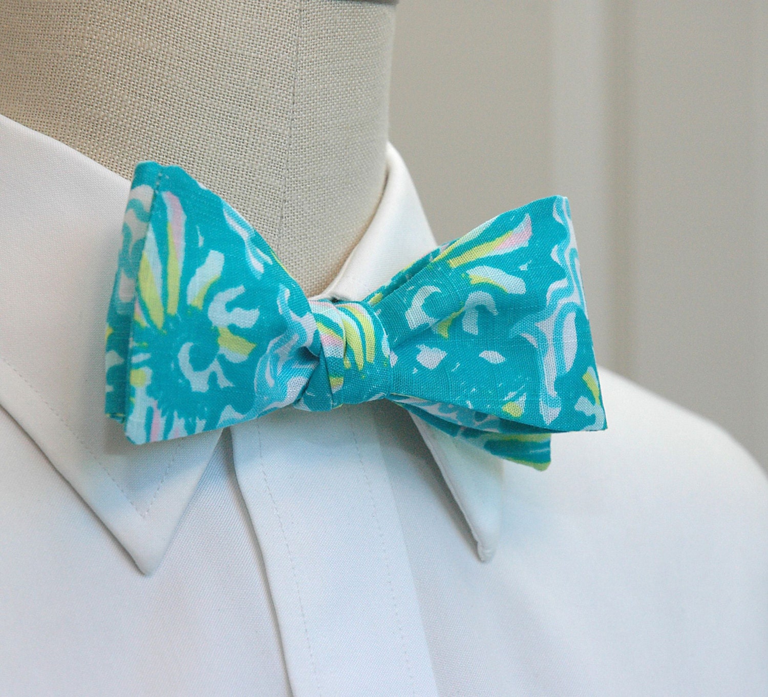 Men's Bow Tie, Twirly Lilly turquoise bow tie, wedding bow tie, groom
