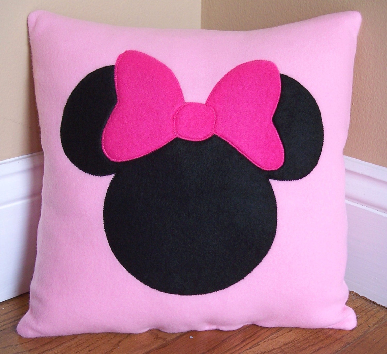 minnie mouse cuddle cushion