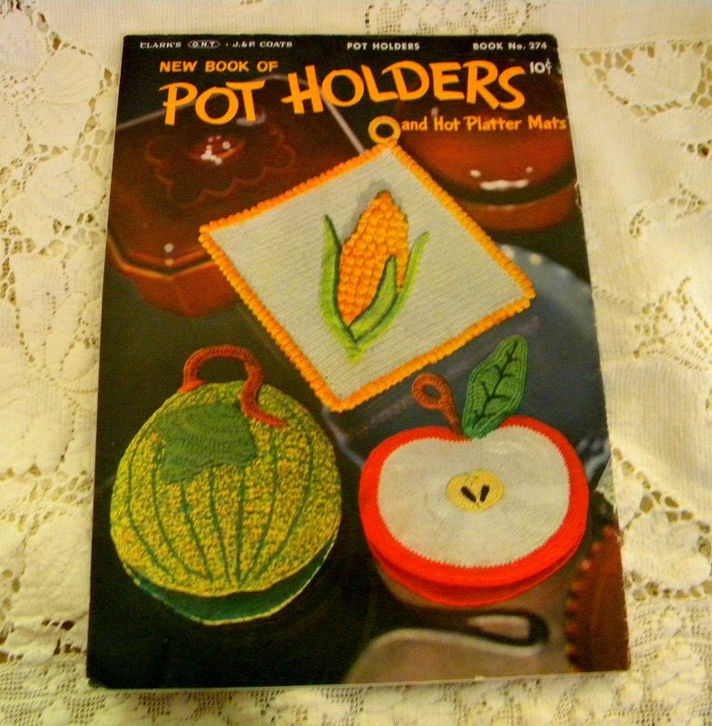 1951 Pattern book novelty pot holders and mats to crochet