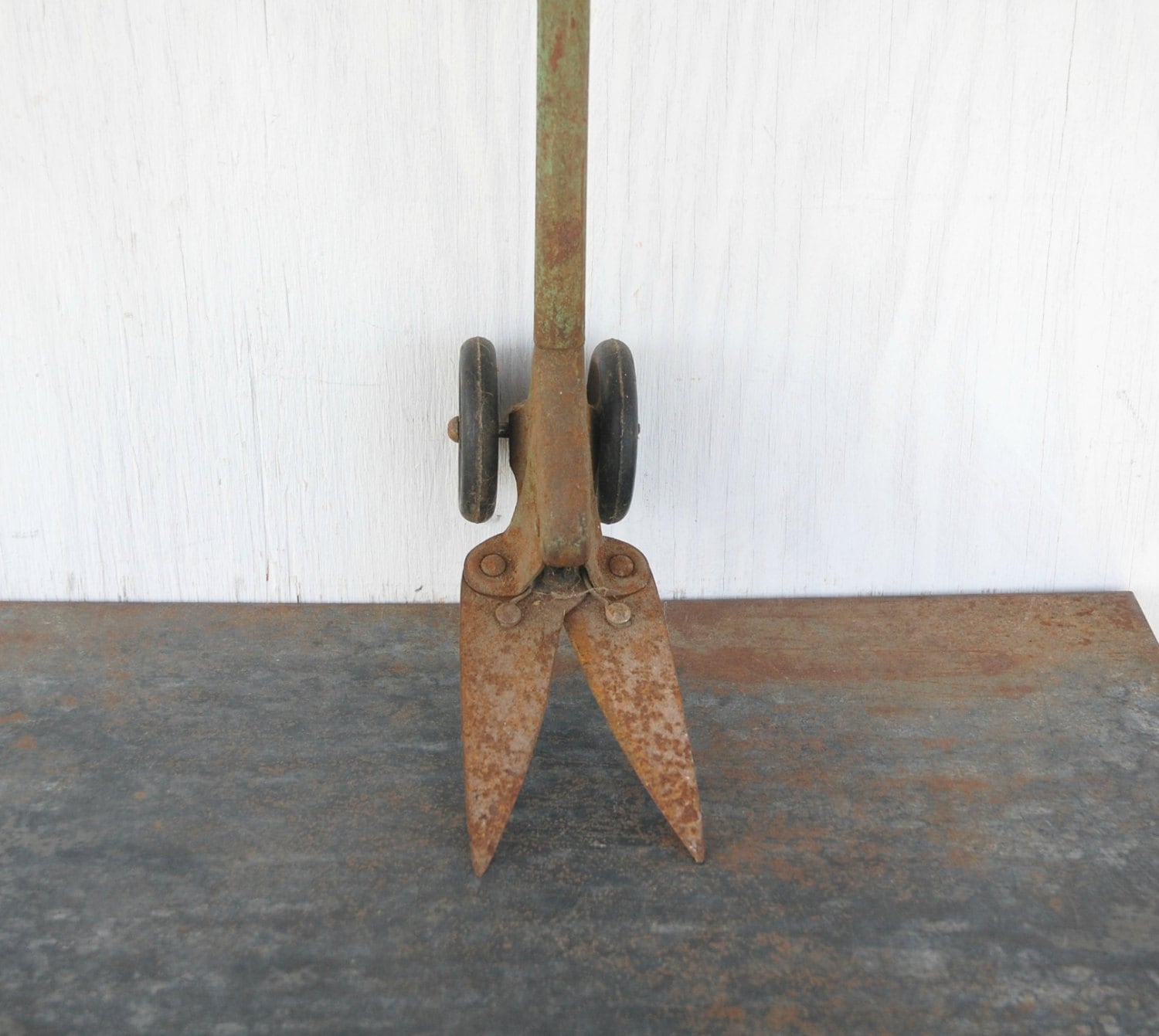 Vintage Grass Shears on Wheels DooKlip Made in Alliance Ohio