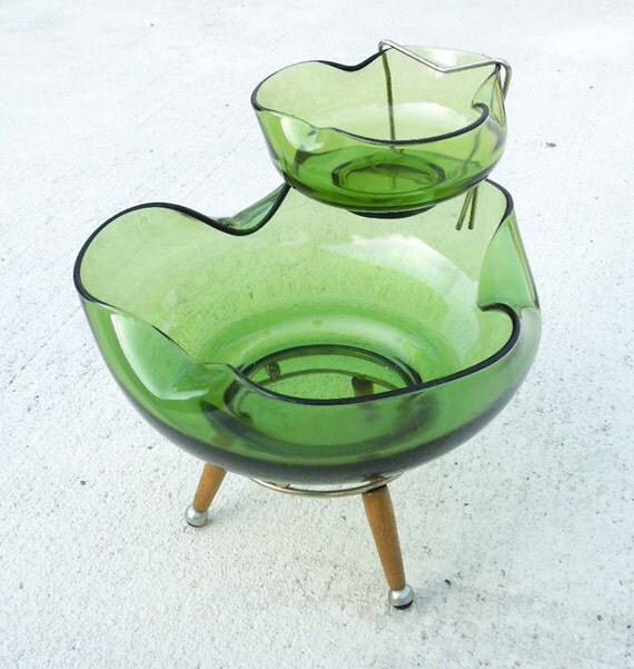 Vintage green glass chip and dip bowl set on wooden stand