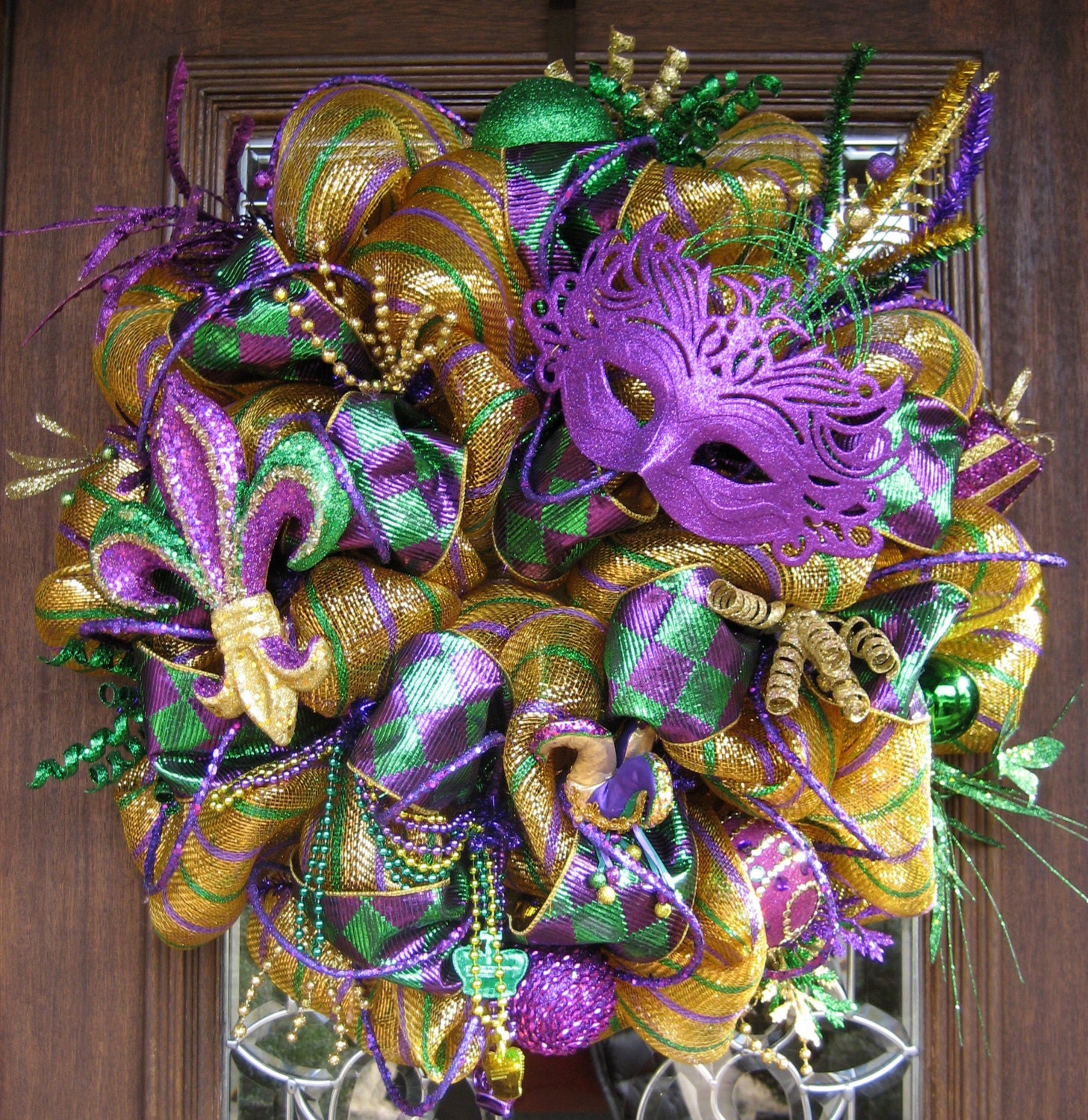 Deluxe Deco Mesh MARDI GRAS WREATH with Purple Mask