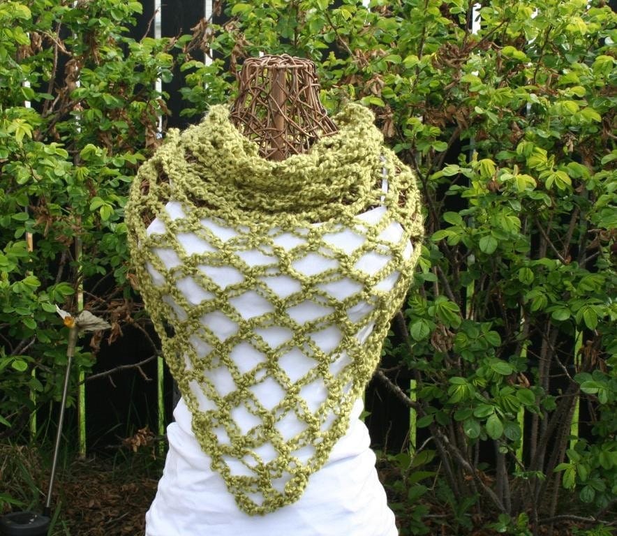 Crochet Celtic Love Knot Shawl Wrap In Green Apple by