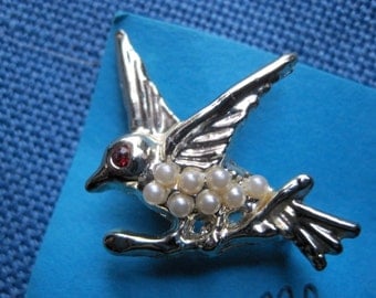 Vintage Gold Tone Faux Pearl Bird Brooch