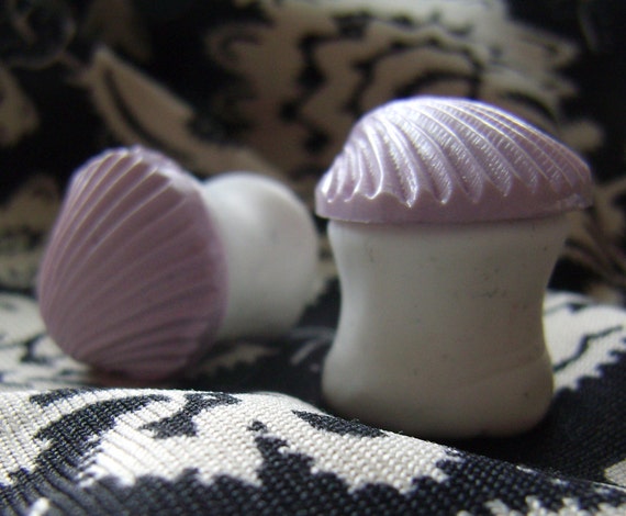 items-similar-to-plugs-with-seashell-7-16-1-2-9-16-5-8-on-etsy