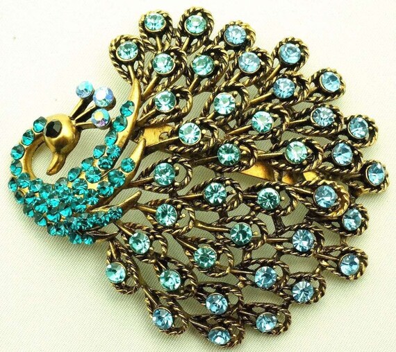 Vintage style Sparkling Peacock Clear Crystal Brooch Pin