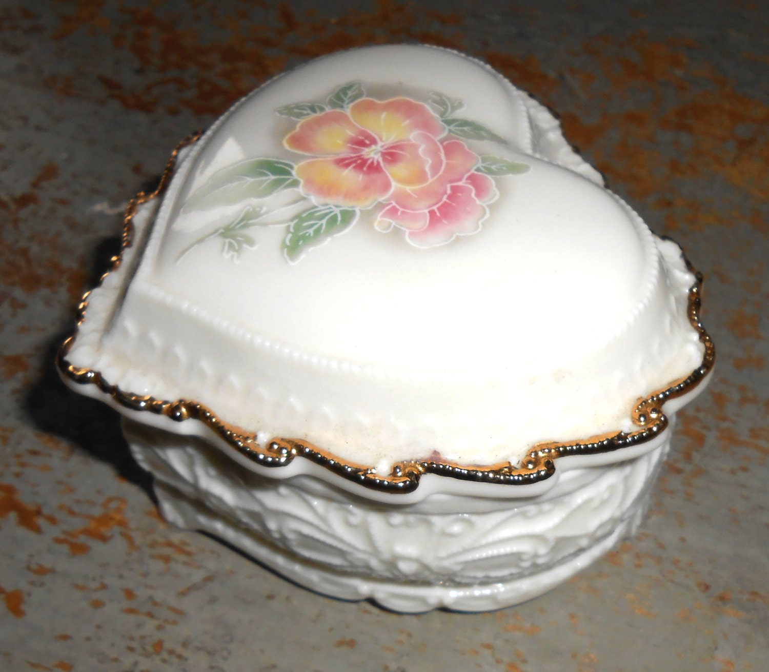 Vintage Music Box Heritage House Heart Porcelain Flowers