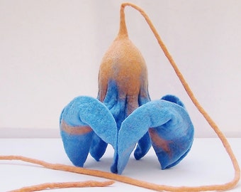 Fleur dans la décoration bleu pour les fleurs d'appartement pour accrocher cadeau de fenêtre pour la maman petite amie