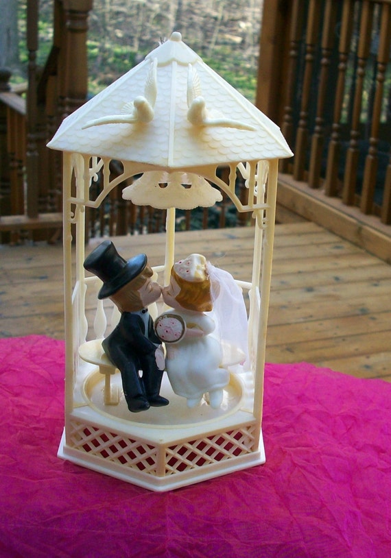 Vintage Wilton Wedding Cake Topper Bride Groom Gazebo