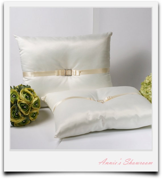 A set of Wedding Kneeling Pillow Rhinestone Buckle