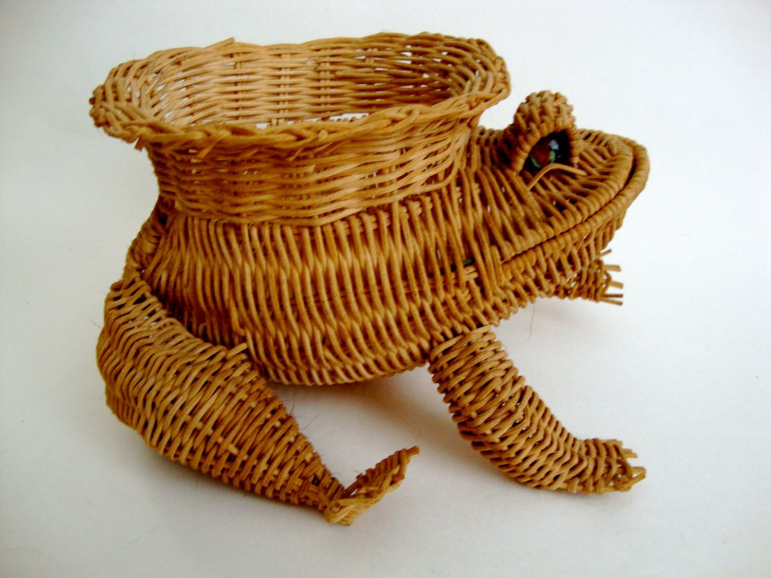 Vintage Frog Basket with marbles for eyes by bobsfindsndesigns