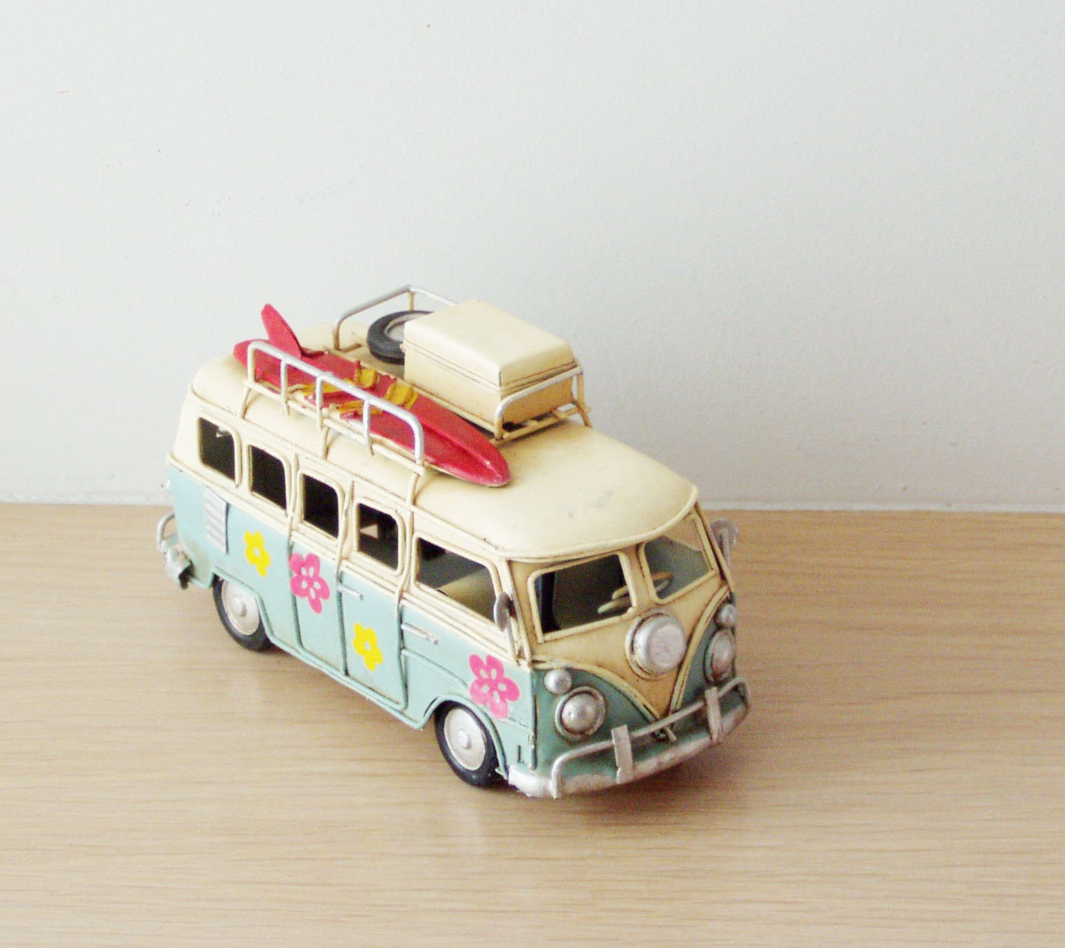 Hippie VW retro van summer of love van miniature retro