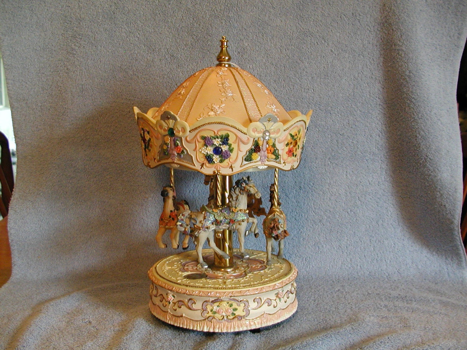 Carousel Music Box Rare Four Horse made by Giftec