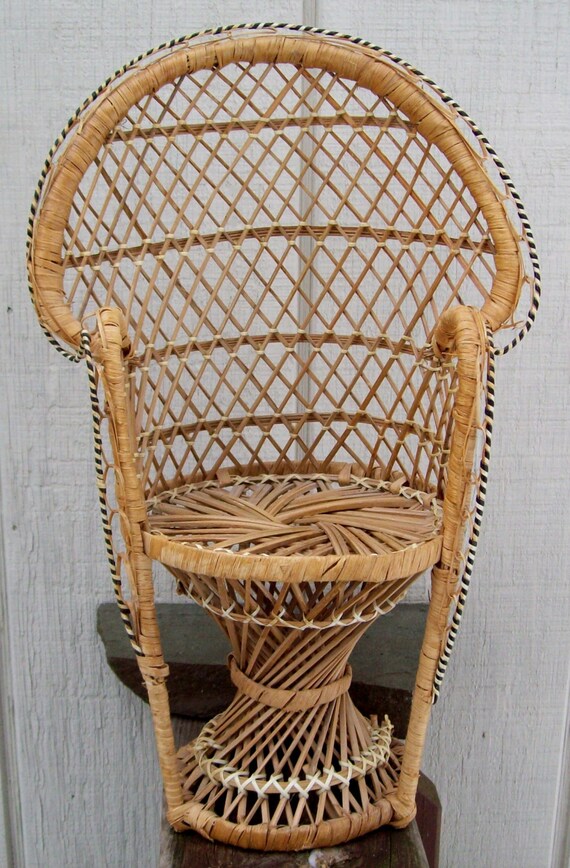 Vintage Small Wicker Chair Decor