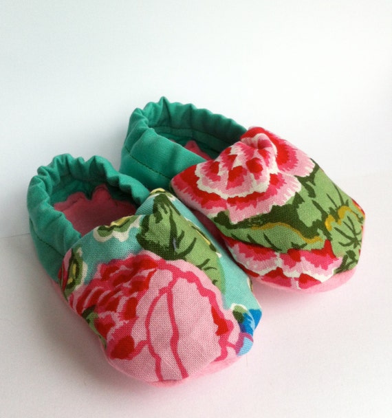 Baby Booties in Floral Pink and Blue Kaffe by DesignedForDelilah