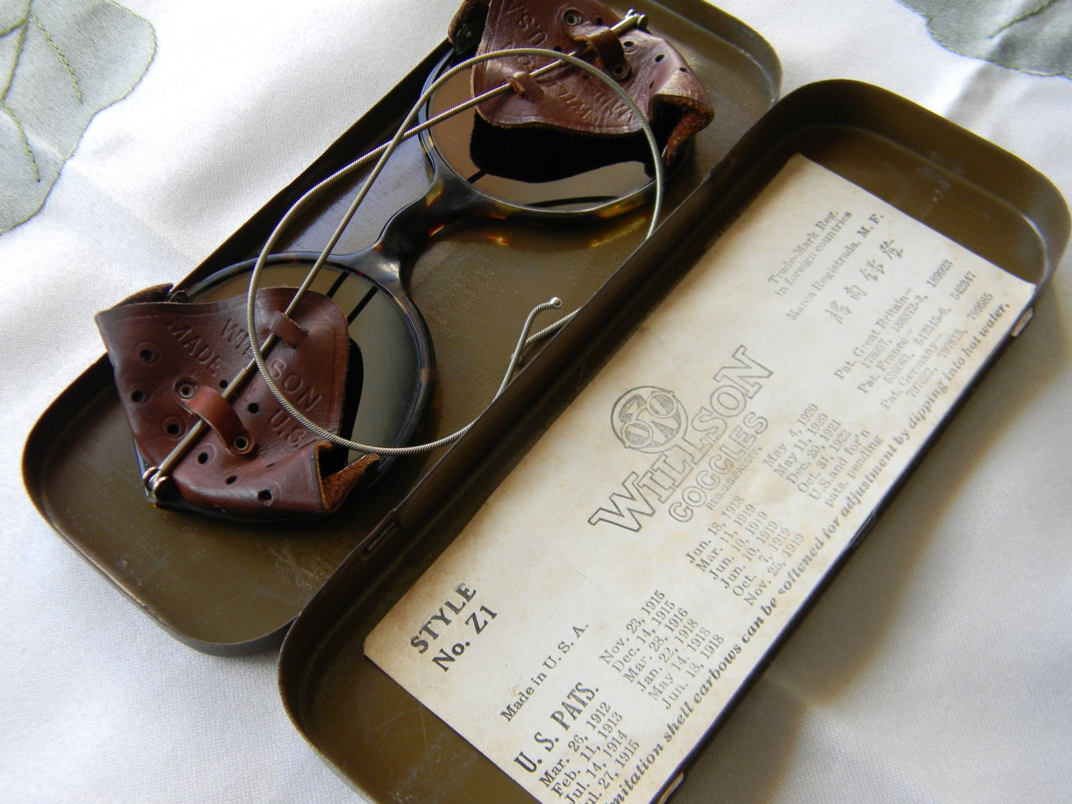 size 0 frame Tin Goggles Willson Z1 And Glasses Vintage Style Safety Case