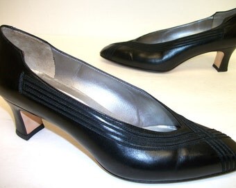 Vintage Size 7 B Amalfi Black Pumps or Shoes Diavolo