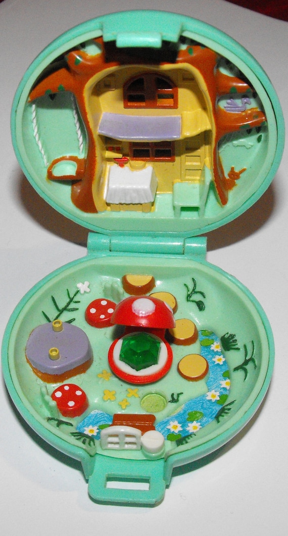 Vintage 1992 Gem Polly Pocket Compact Mushroom design