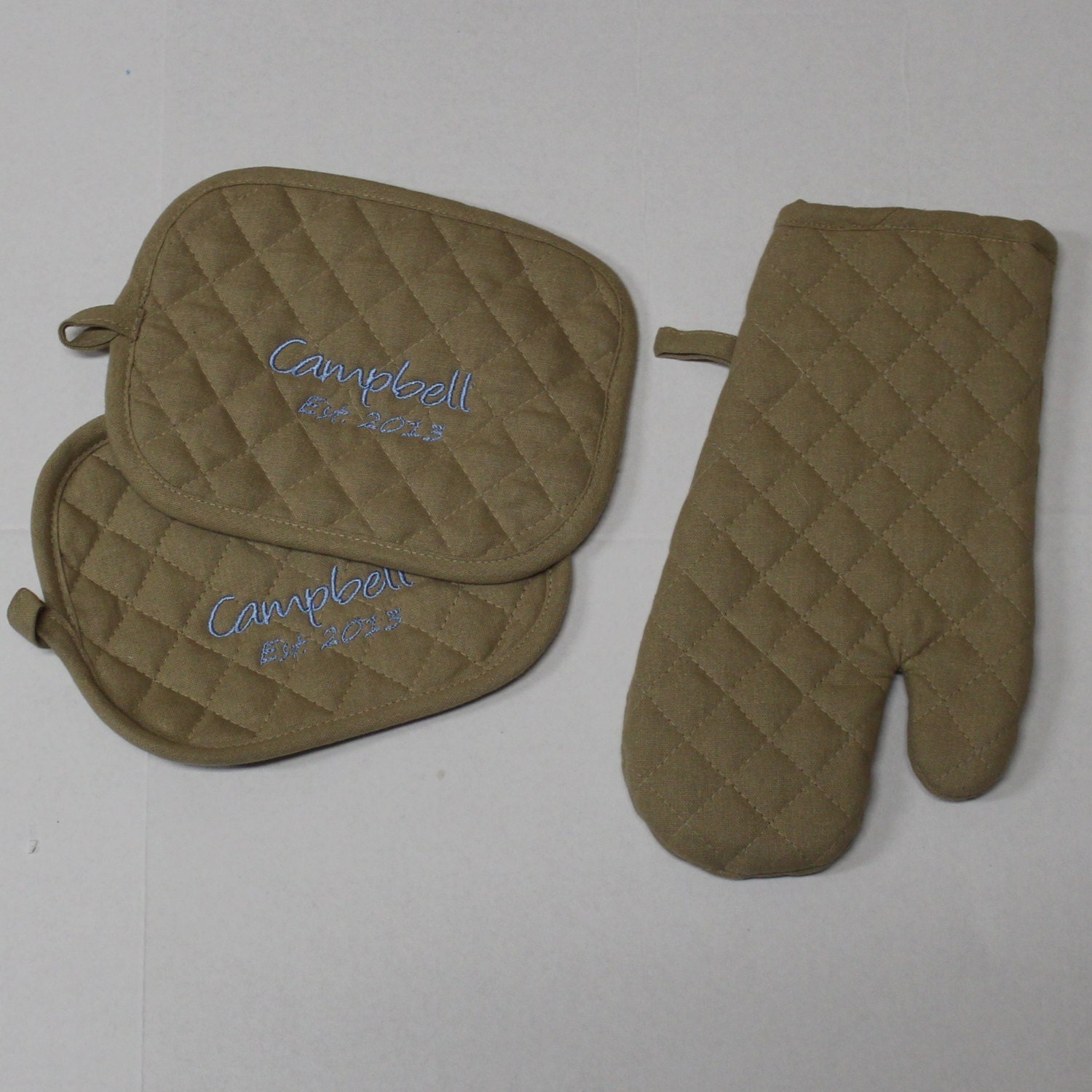 Personalized Pot Holders and Oven Mitt Set Great by MommasSewCrazy