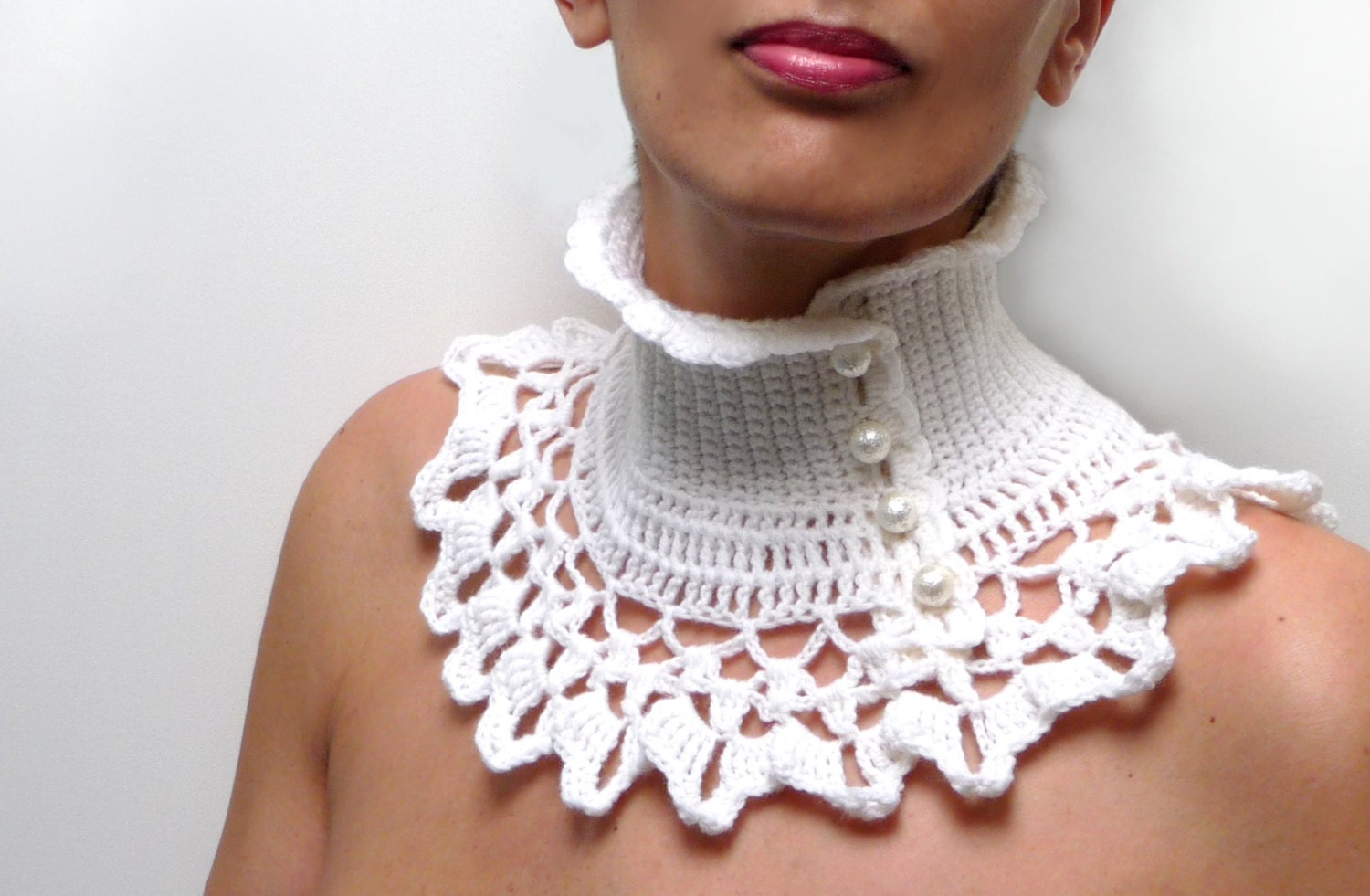 White Crochet Neckwarmer / Collar with turtleneck ruffle