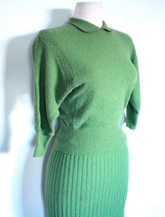 Adorable Vintage 1940s / 50s Wool Knit Kelly Green Sweater and Skirt Set // Alfred Hitchcock Vixen // Pin Up Sweater Girl