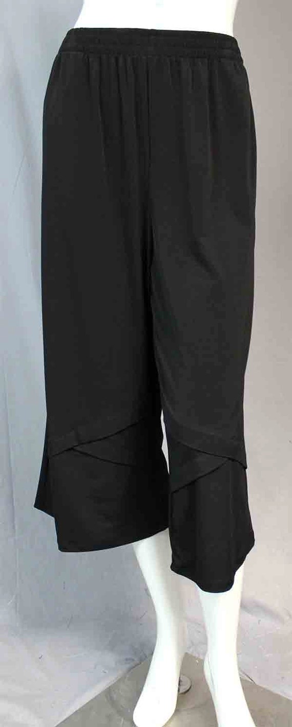 New Designer Plus Size Capri Pants with side pockets.