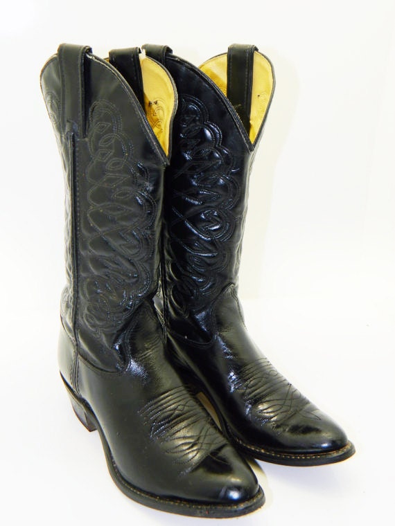 Womens black size 6 1/2 Wrangler Cowboy Boots by RubesRelics